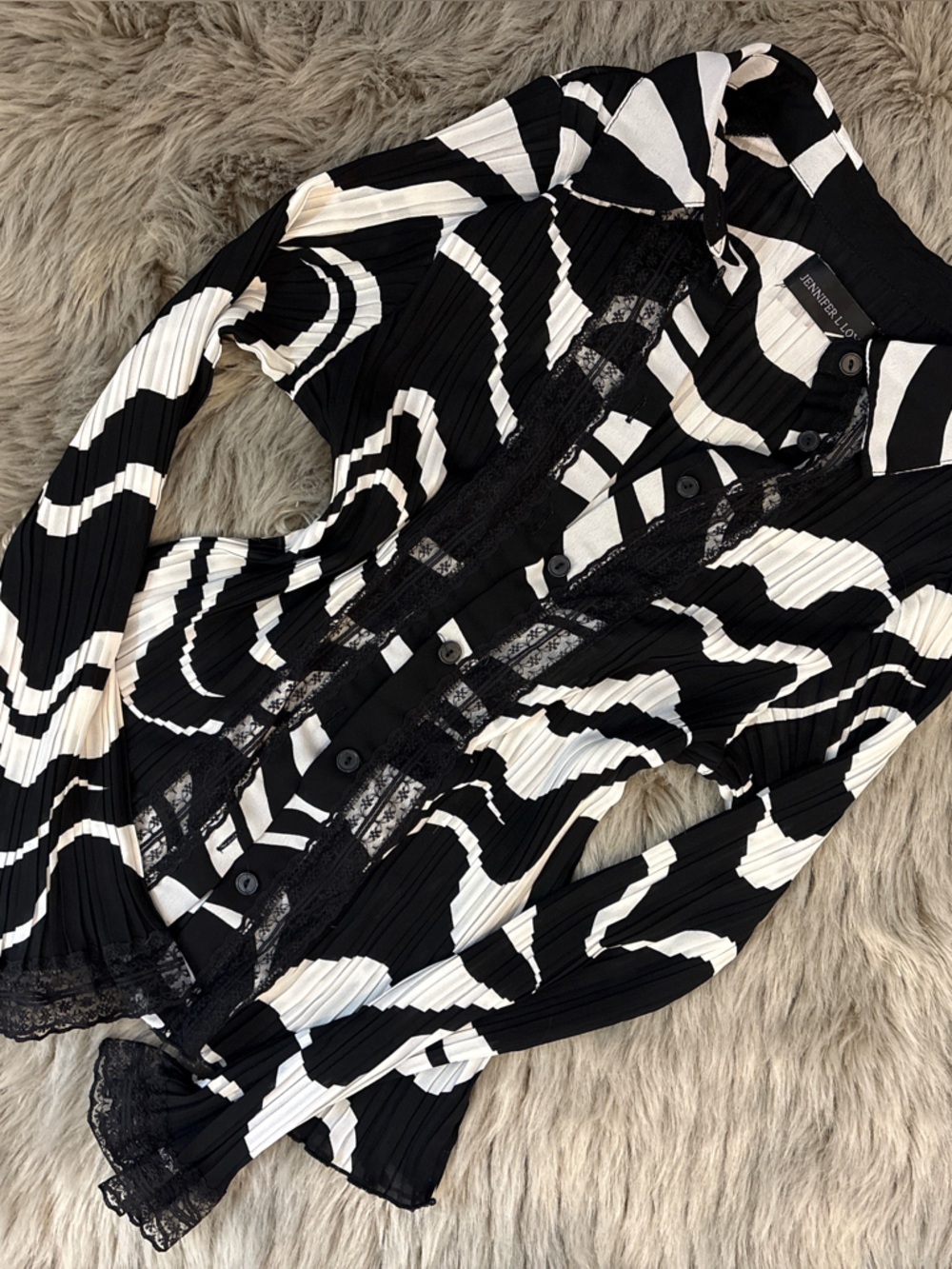 Jennifer Lopez Black & White Printed Lace-Trim Button-Up Blouse